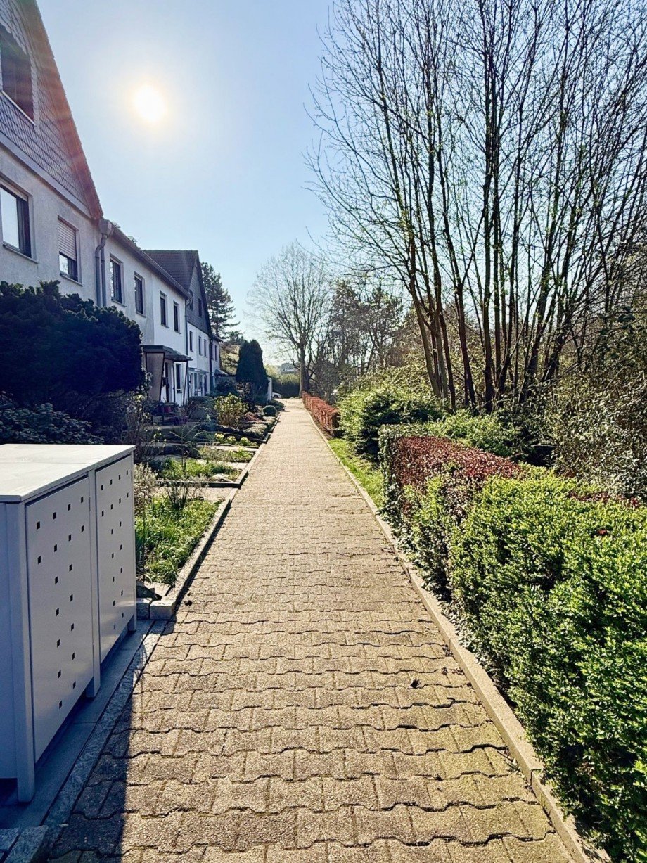 Weg vor dem Haus Reihenmittelhaus Bochum / Westenfeld