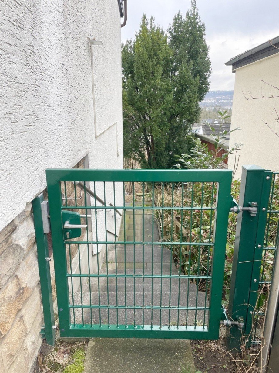 Zuwegung R�ckseite Souterrainwohnung Hattingen
