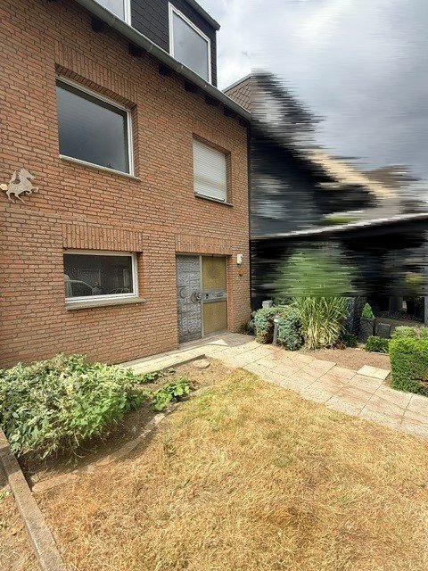 Vorderansicht Doppelhaush�lfte Bochum / Eppendorf