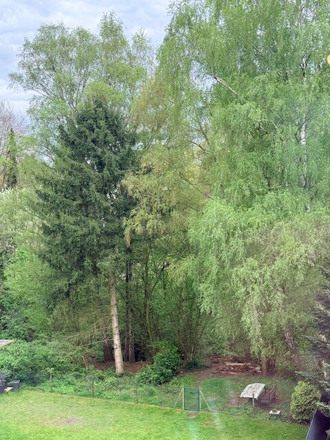 Aussicht Bochum / Weitmar Dachgeschosswohnung Gut geschnittene 3,5 Zimmer-DG-Wohnung mit 3-fachverglasung in ruhiger u. doch zentraler Wohnlage!