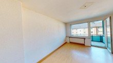 Wohnzimmer 3,5 Raumwohnung im energetisch sanierten Mehrfamilienhaus mit Balkon auf Erbpachtgrundst�ck
