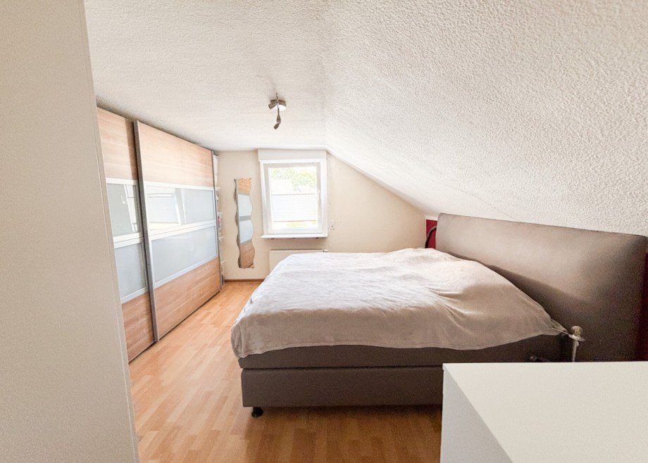 Schlafzimmer DG Einfamilienhaus Bochum
