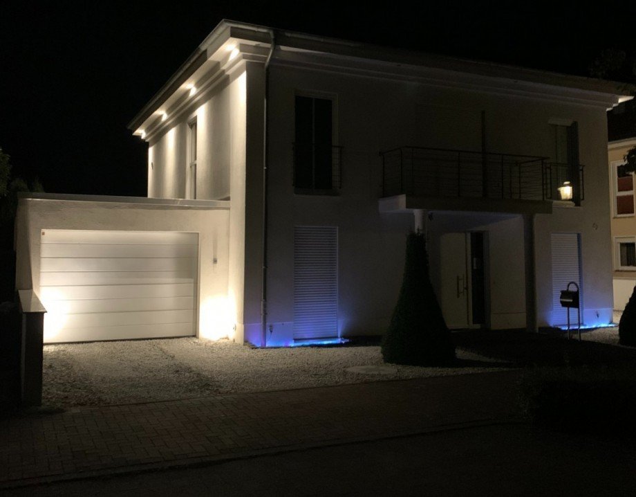 Vorderansicht Nacht Einfamilienhaus L�dinghausen