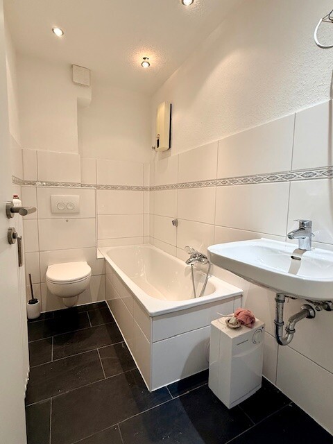 Badezimmer Dachgeschosswohnung Bochum / Weitmar